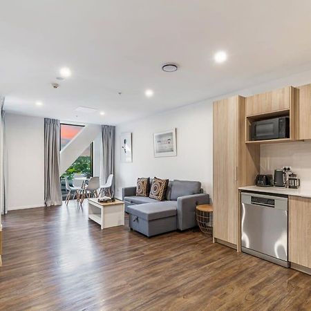 Stunning Ellerslie Apartment + Private Balcony Auckland Buitenkant foto