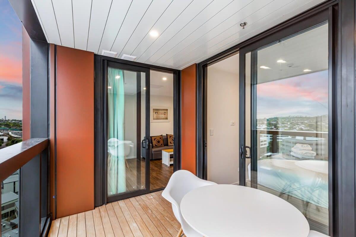 Stunning Ellerslie Apartment + Private Balcony Auckland Buitenkant foto