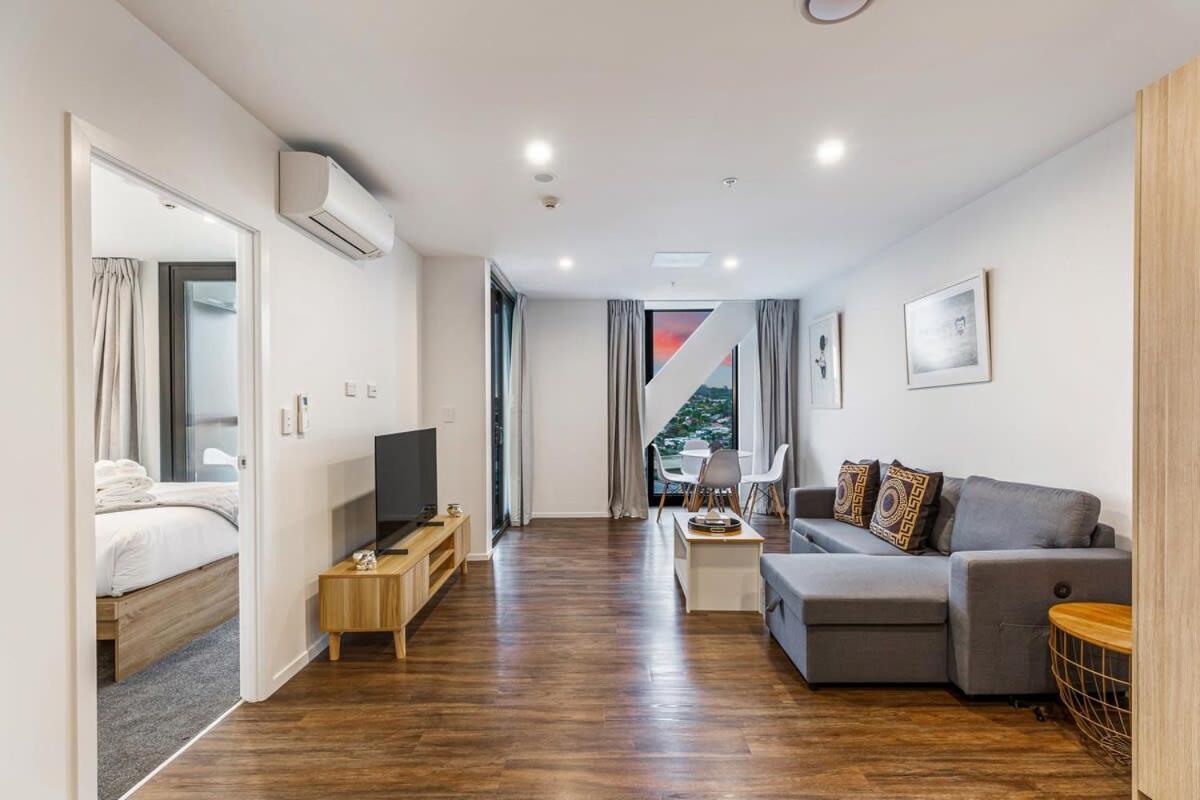 Stunning Ellerslie Apartment + Private Balcony Auckland Buitenkant foto